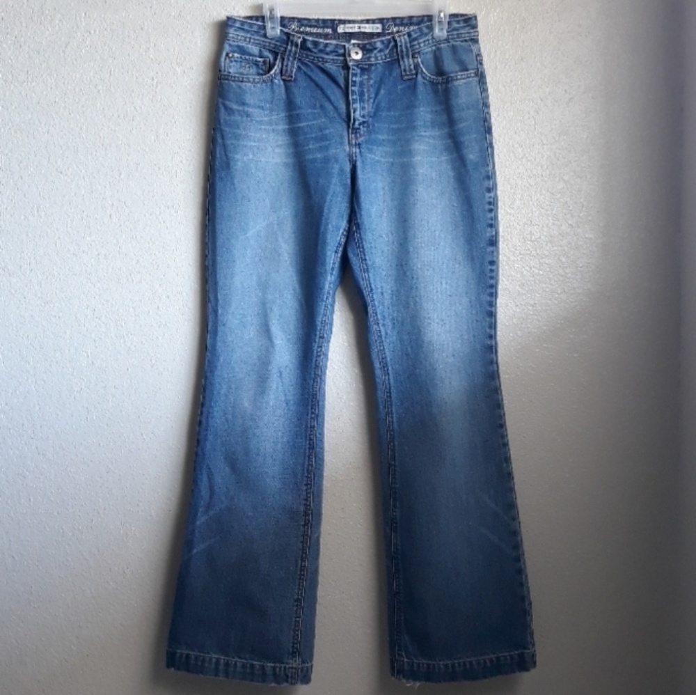 Tommy Hilfiger Cambridge Flare 'Mom' Jeans…